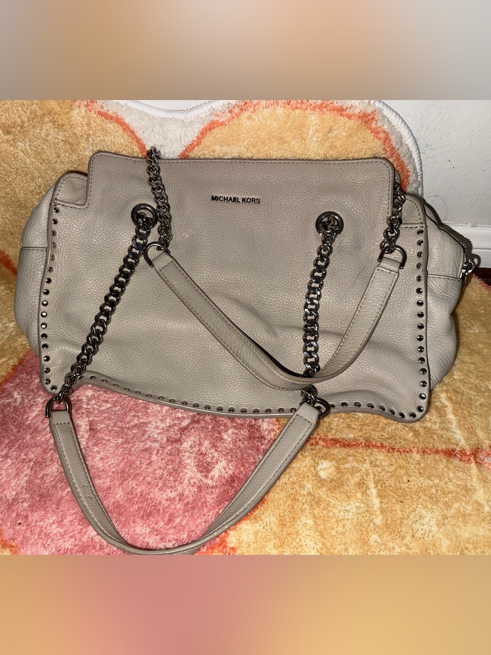 MICHAEL KORS Pebbled Leather Shoulder Bag in Light Gray with Gunmetal Chain